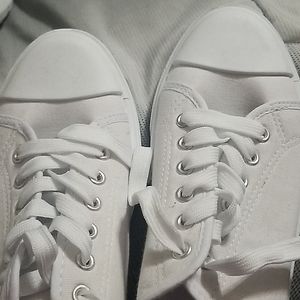 White shoes size 9